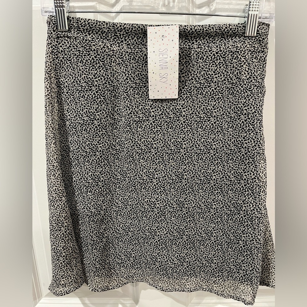 Sienna Sky NWT Black and White Midi Skirt Size Medium